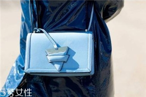 loewe是幾線品牌？時尚界的it bag