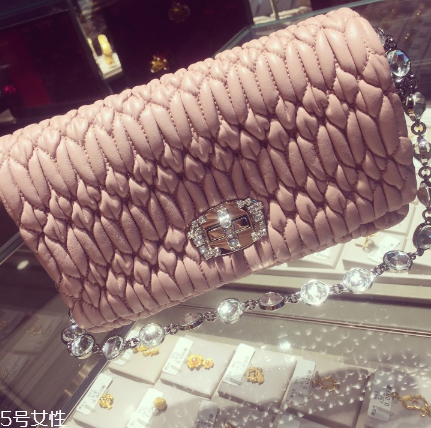 miumiu是幾線品牌？最具有少女心的時(shí)尚品牌