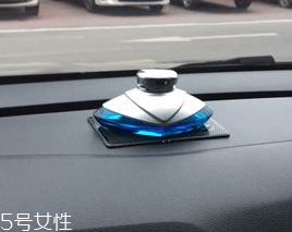 汽車香水座怎么加香水？用滴管注入原瓶