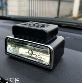 汽車香水座怎么加香水？用滴管注入原瓶