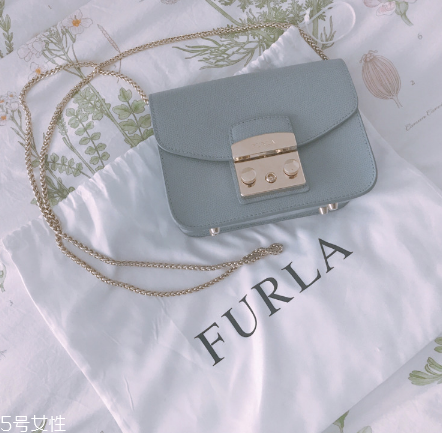 furla包包怎么打開？超百搭的心機(jī)包包