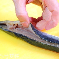 秋刀魚(yú)怎么去骨 秋刀魚(yú)去骨小技巧