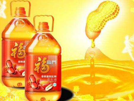 花生油炒菜好吃嗎 油品色澤清亮