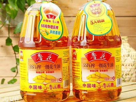 花生油炒菜好吃嗎 油品色澤清亮