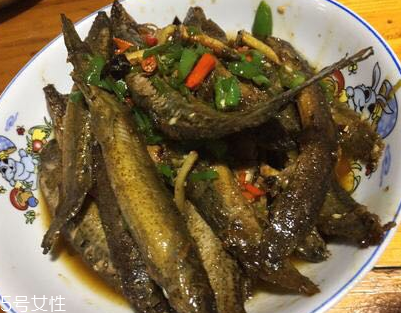 泥鰍會(huì)吃小魚嗎？這個(gè)是不會(huì)的