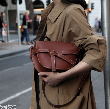 loewe gate bag多少錢？羅意威18新款馬鞍包價格