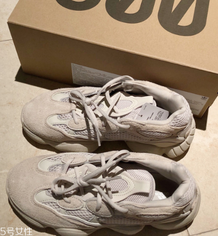 yeezy 500偏碼嗎？yeezy 500鞋碼標(biāo)準(zhǔn)嗎