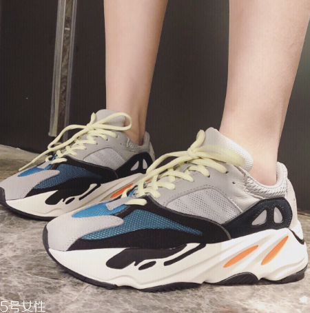 yeezy 700偏碼嗎？yeezy 700碼數(shù)正常嗎