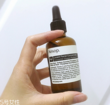 伊索綠茶平衡調(diào)理液和無油精華露哪個好