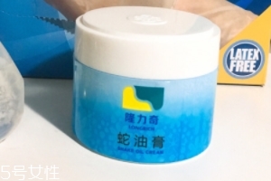 蛇油膏治腳氣嗎？腳氣可以用蛇油膏嗎？