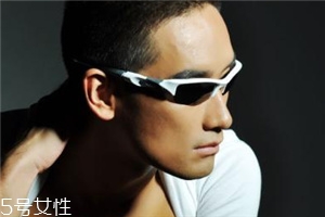 oakley眼鏡多少錢？歐克利眼鏡正品價格