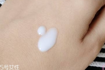 乳液倒不出來(lái)怎么辦？玻璃瓶乳液怎么倒出來(lái)？