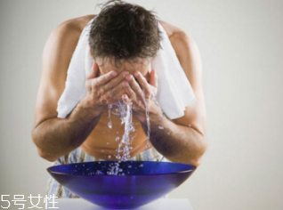 男人怎么護(hù)膚比較好 男人健康護(hù)膚的13個(gè)小細(xì)節(jié)