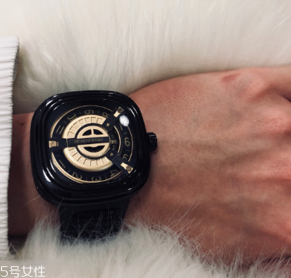 sevenfriday手表怎么樣 戴著走的超跑引擎