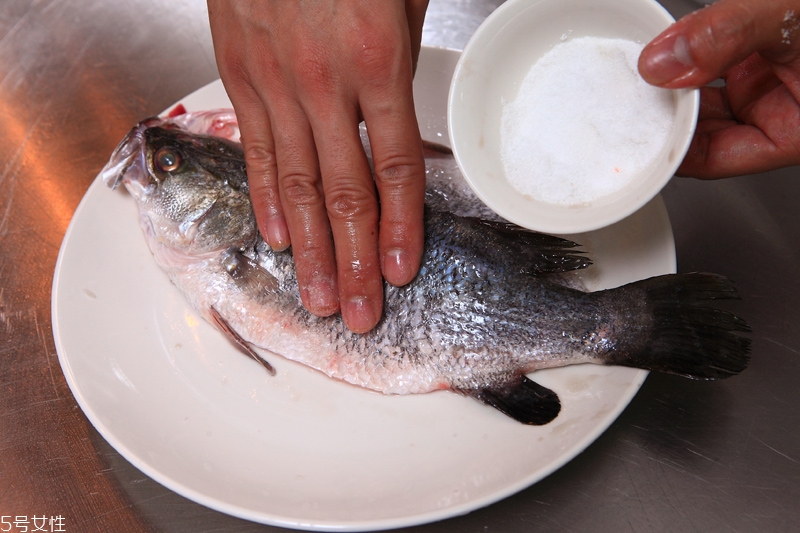 泰式檸檬魚(yú)的正宗做法 用這種魚(yú)肉才好吃