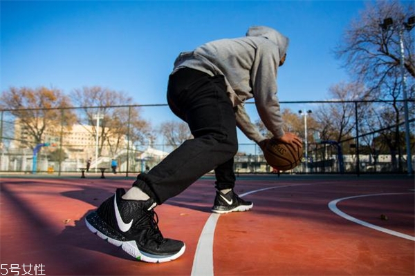 nike kyrie 5歐文5實戰(zhàn)測評 不能錯過的上腳報告