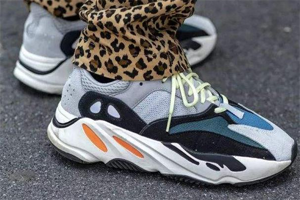 yeezy 700鞋帶怎么系 潮人系鞋帶是這樣