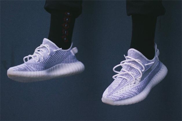 yeezy 350 static發(fā)售價(jià)格 與眾不同的半透明設(shè)計(jì)