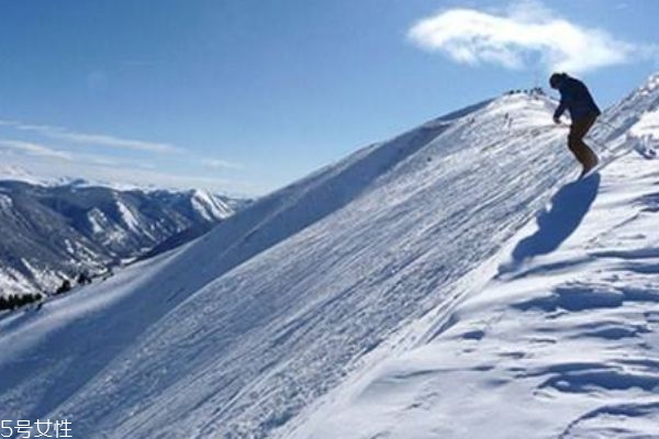 冬天適合去哪里旅游 滑雪溫泉一個都不能少