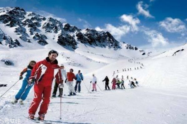 冬天適合去哪里旅游 滑雪溫泉一個都不能少