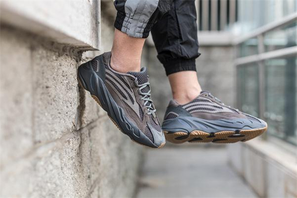 yeezy 700 v2 geode測(cè)評(píng) 椰子700geode實(shí)物上腳效果