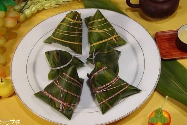 蒸粽子需要多長時(shí)間 粽子是蒸還是煮