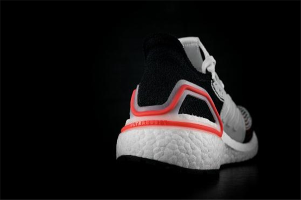 阿迪達斯ub19測評 ultraboost19腳感怎么樣