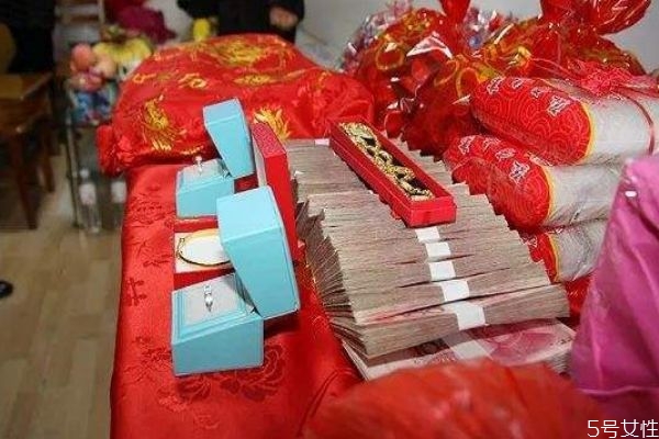 結(jié)婚三金什么時(shí)候給女方 結(jié)婚為什么要送三金