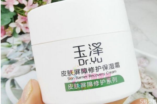 用面霜前必須用乳液?jiǎn)?乳液和面霜必須都用嗎