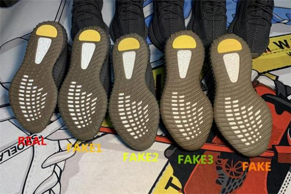 yeezy350黑生膠真假對(duì)比 椰子350黑生膠真假鑒定