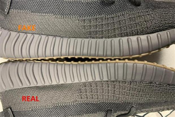 yeezy350黑生膠真假對(duì)比 椰子350黑生膠真假鑒定