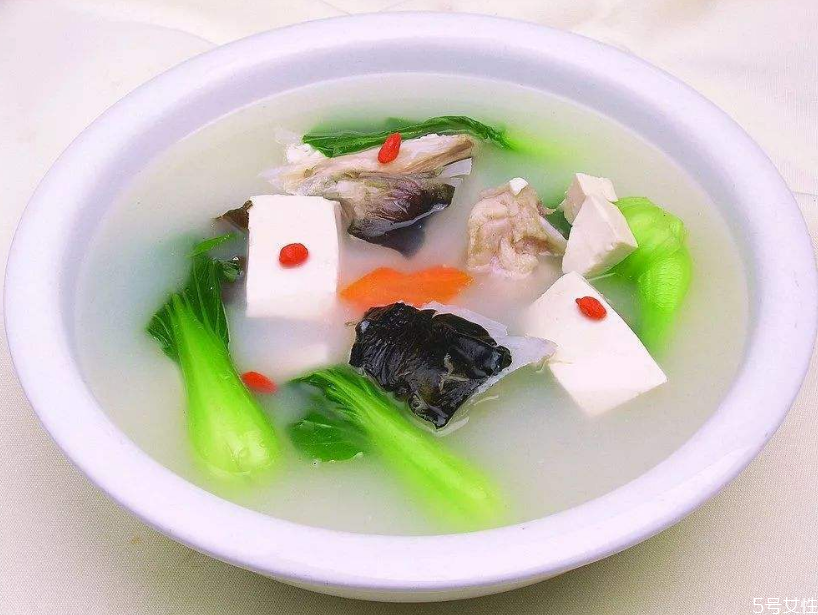 魚(yú)頭豆腐湯會(huì)發(fā)胖嗎 減肥可以吃魚(yú)頭燉豆腐嗎