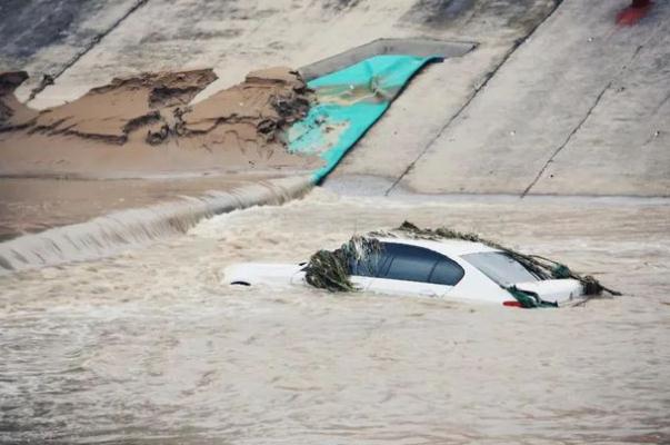 被鄭州暴雨淹沒的車后來都怎樣了 暴雨來臨要注意什么