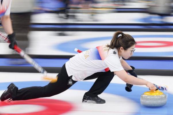 中國女子冰壺戰(zhàn)勝加拿大隊(duì) 冰壺的刷子起什么作用