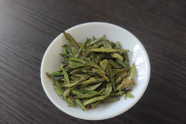 龍井茶是新茶好還是陳茶好 龍井茶買什么樣的好