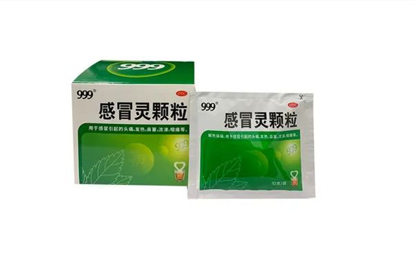 999感冒靈顆粒對喉嚨痛有用嗎 999感冒靈顆?？梢跃徑饪人詥?></p><h3>999感冒靈有什么副作用</h3><p>感冒靈顆粒的副作用，主要是導(dǎo)致患者出現(xiàn)胃腸道的不適，也可能會出現(xiàn)神經(jīng)系統(tǒng)的不良反應(yīng)，常表現(xiàn)為惡心、嘔吐、腹脹、腹痛以及便秘，也可能會出現(xiàn)頭痛、頭暈以及嗜睡。部分患者還可能會出現(xiàn)肝臟功能的損傷，因此在使用該藥物治療過程中，需要嚴(yán)格遵照醫(yī)囑執(zhí)行，可以減少藥物的不良反應(yīng)。</p><p><br/></p>		</div>
<div align=