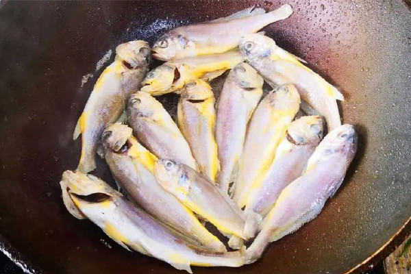 小黃魚怎么腌制入味 小黃魚腌制多長(zhǎng)時(shí)間